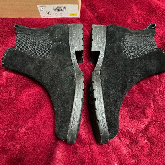 NIB Born Cove black suede boot 7.5 - Picture 2 of 7